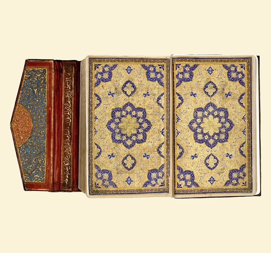 萨菲王朝苏莱曼沙阿一世所藏《古兰经》 伊斯法罕，萨菲伊朗 1683年 不透明水彩、纸本镀金颜料 ©多哈伊斯兰艺术博物馆 