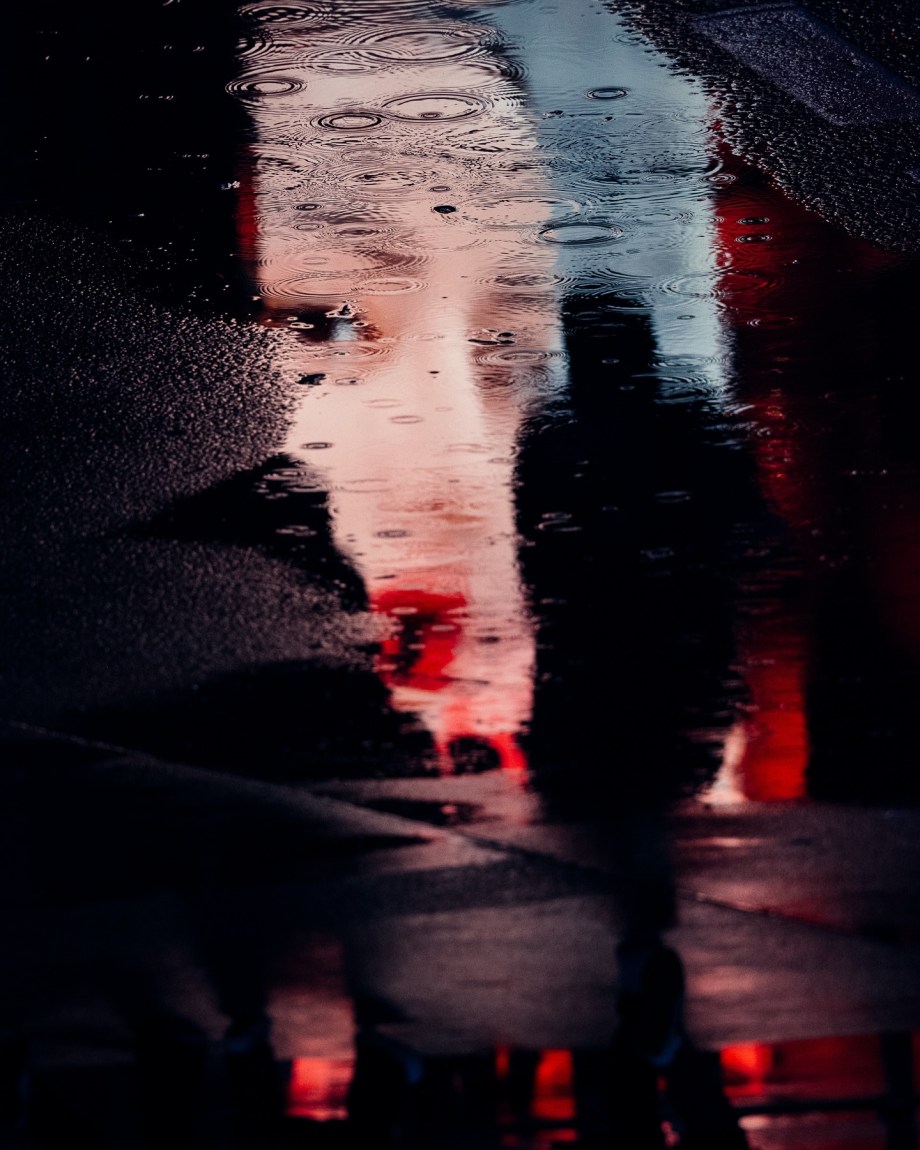 雨中倒影