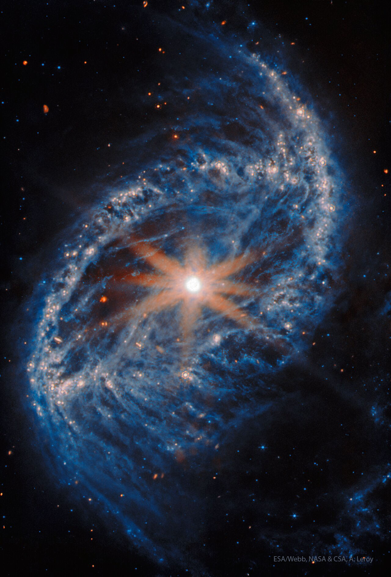 韦布空间望远镜拍摄的旋涡星系NGC 2566