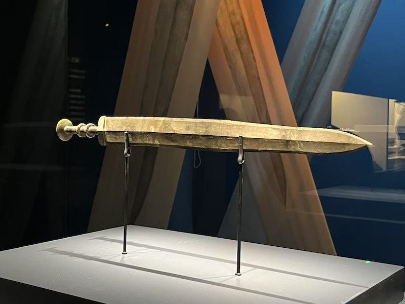 展览现场，“越王者旨于赐”剑