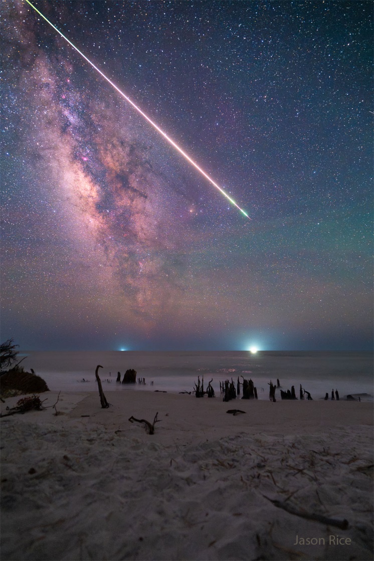圣布拉斯角上空的火流星