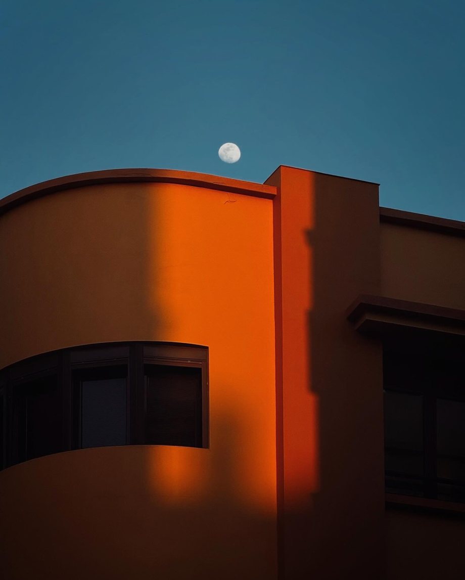 月