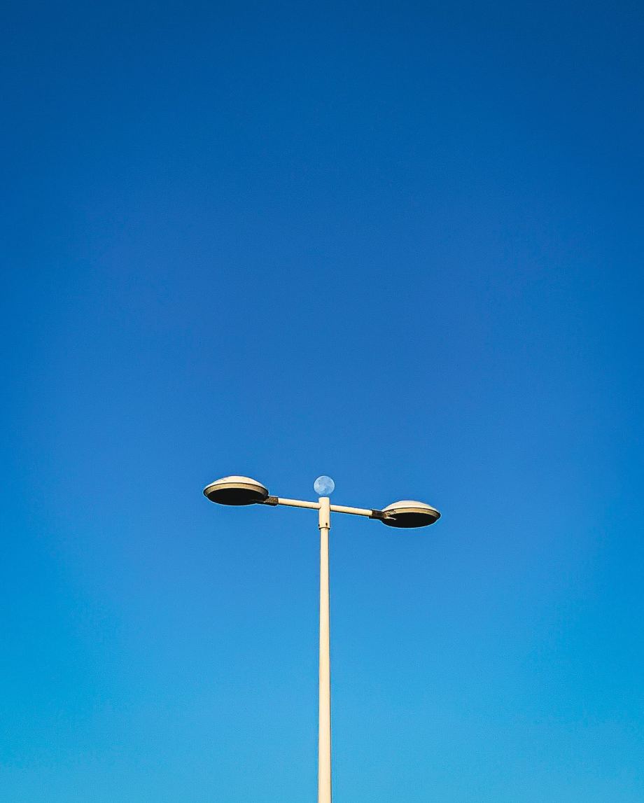 月
