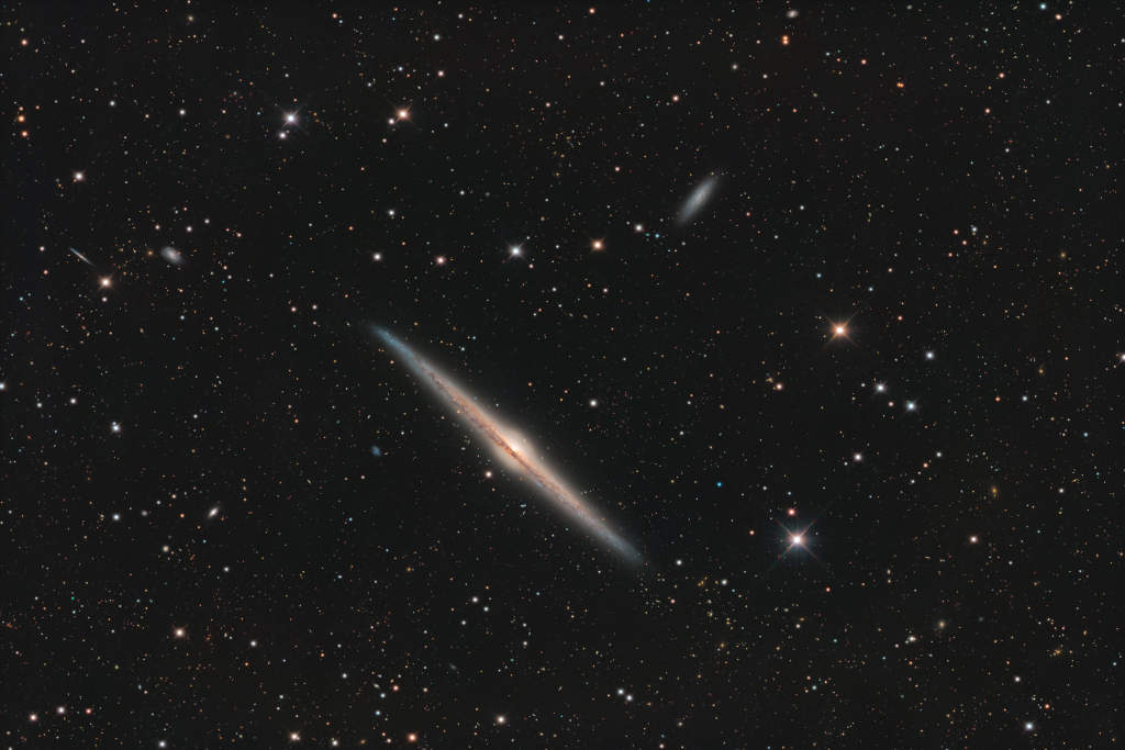 NGC 4565：侧向星系