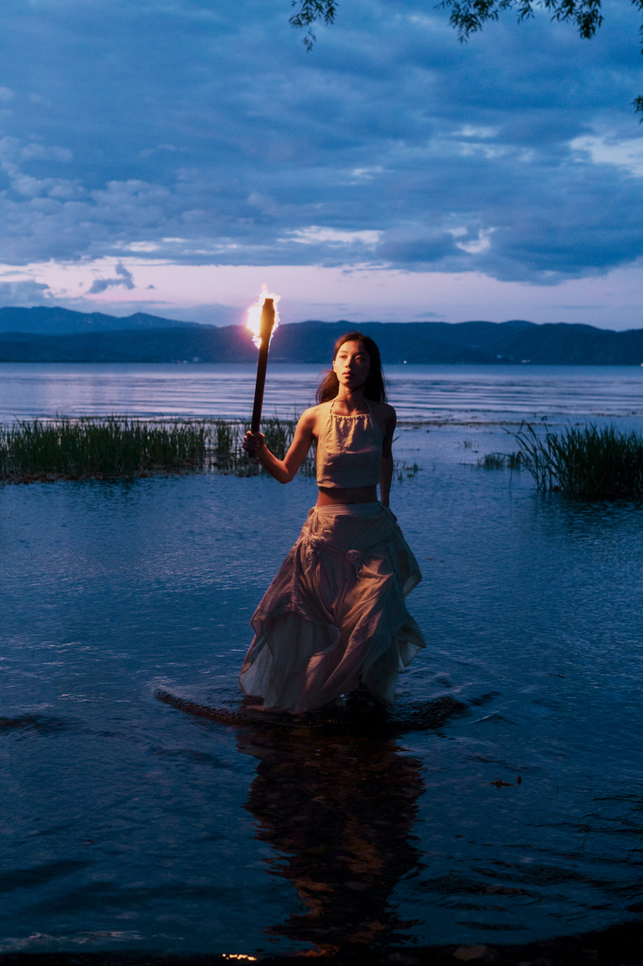 天暗下来，我就是光