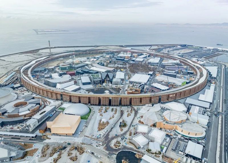 世博园外景，木构回廊为世界最大木制建筑