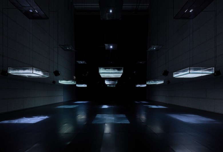 Installation view of Ryuichi Sakamoto + Shiro Takatani, “LIFE–fluid, invisible, inaudible…” (2007) (©2024 KAB Inc.; photo by Takeshi Asano)