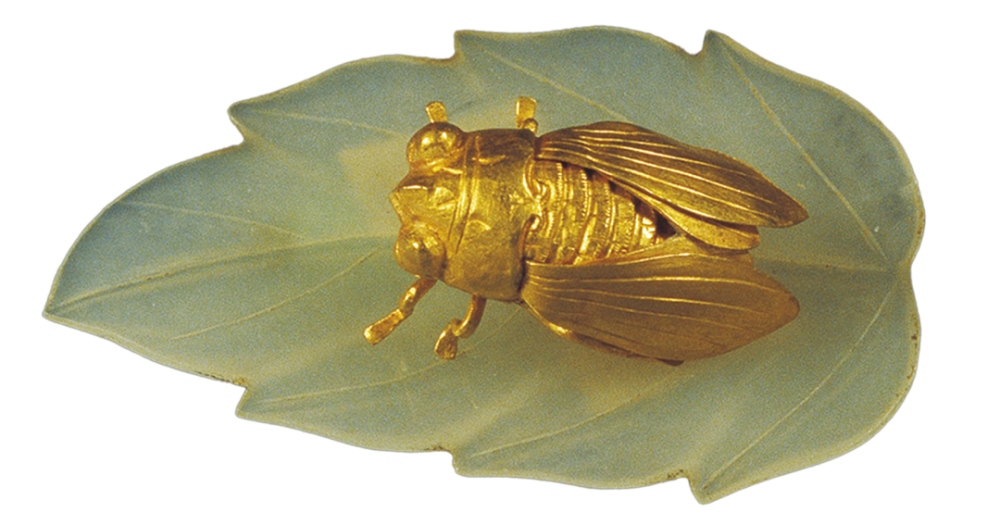 观天下：大明的世界 展览叙事横跨14至17世纪，将明代中国置于第一次全球化的浪潮中，通过“日月初升”“航海传奇”“白银贸易”“无问西东”“美美与共”五个部分，以逾400件（套）展品呈现明代中国与世界的互通、共融。