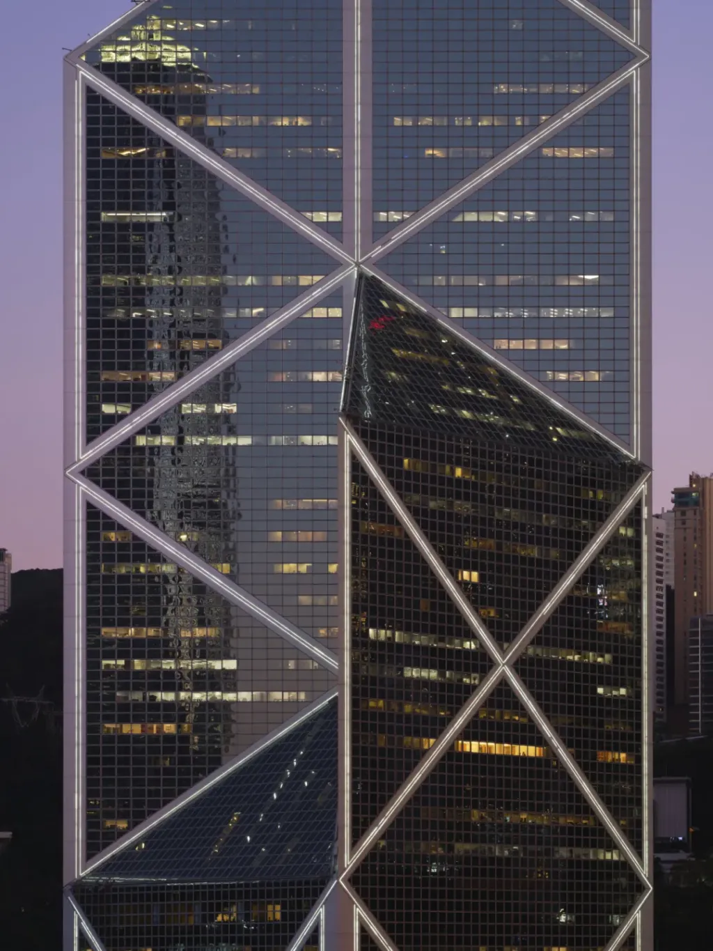 中银大厦（1982–1989）外墙一景，香港，2021年。摄影：何兆南。M+委约拍摄，2021年。©何兆南