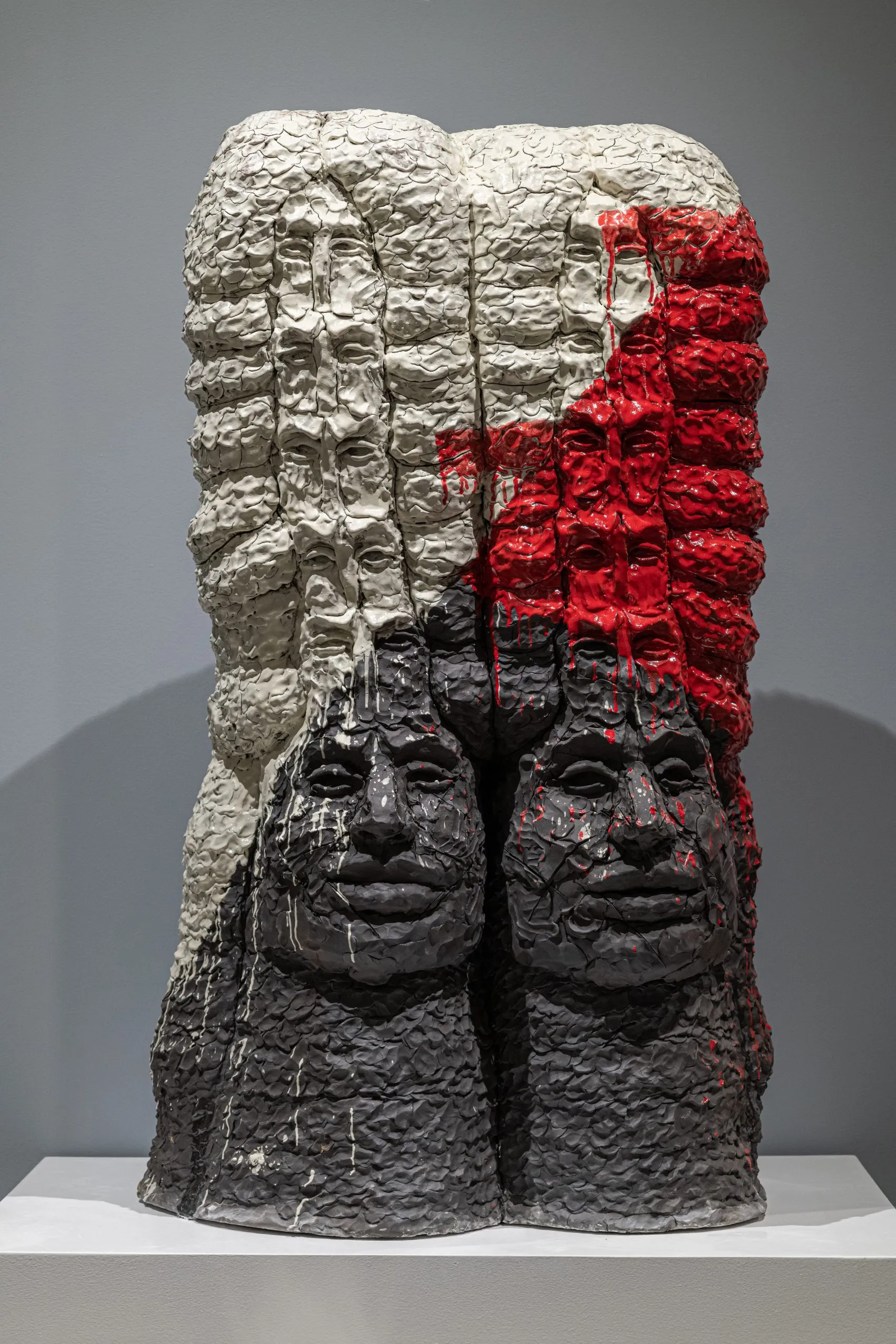 Raven Halfmoon (Caddo Nation), “E-a’-ti-ti” (2021), stoneware, glaze (photo by Trayson Connor, courtesy Zimmerli Art Museum)