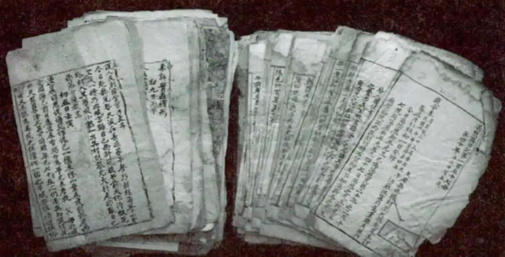 修复前的《退想斋日记》手稿为散页