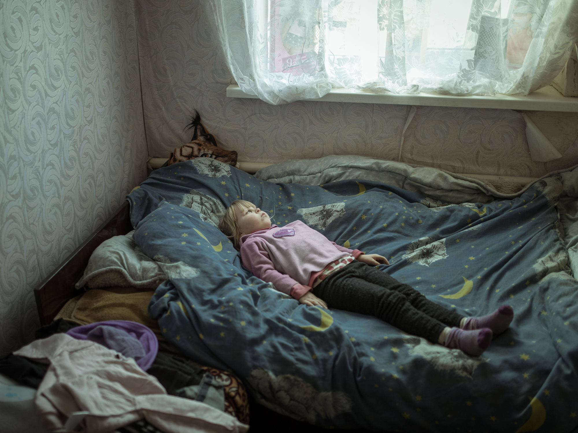 2024年3月7日，烏克蘭博爾希夫卡（Borshchivka），6歲的Anhelina因逃離戰區，出現創傷與驚恐反應。（攝影／Florian Bachmeier）