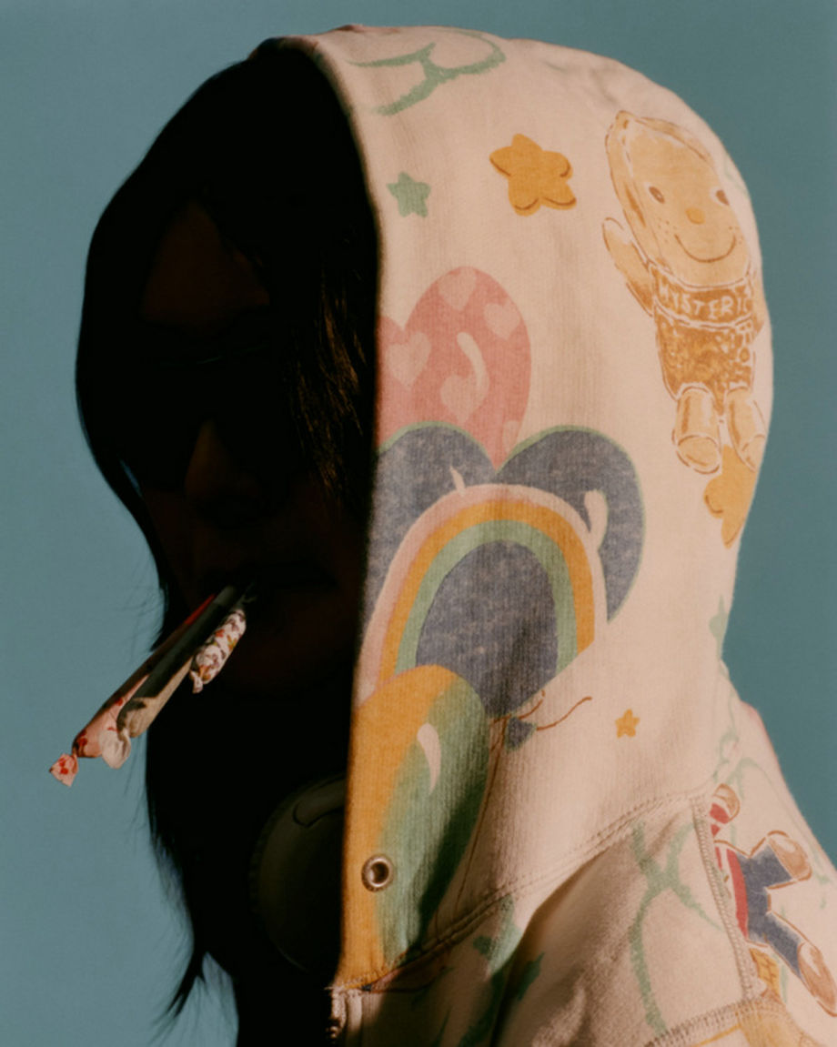 世界的親密和疏離 攝影師 Wade Schhaul 的作品，以獨特的視覺溫暖和親密感為特徵。為了創造出既個性化又永恆的影像，並對光線、色彩和紋理保持敏銳的敏感性，攝影師致力於與主體建立真實的聯繫，以便自然地發展細微的差別