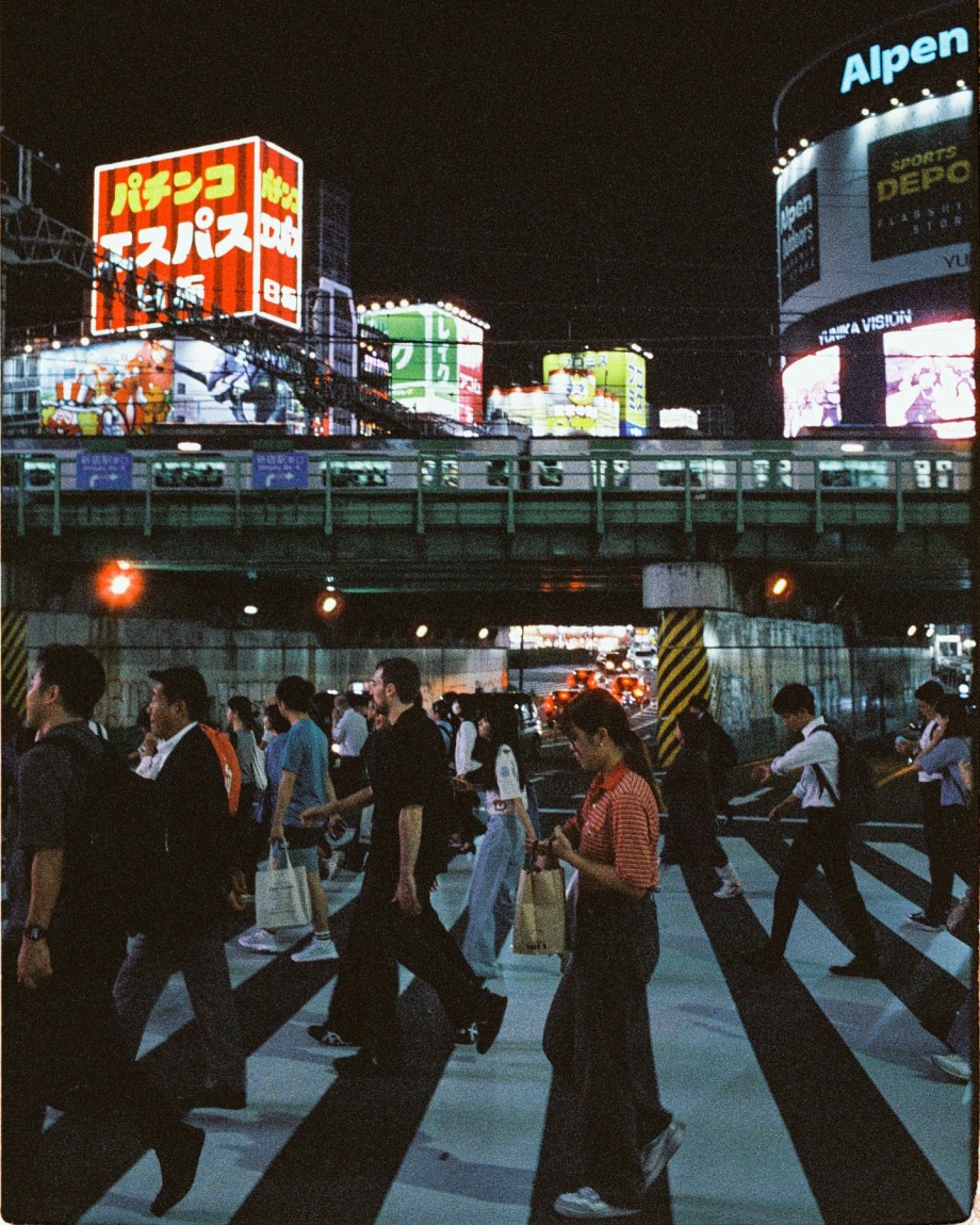 夜晚的东京街头，摄影师Angelo胶片影像