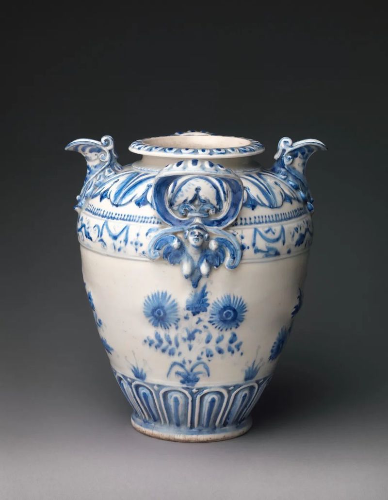 制造于美第奇瓷器工坊（意大利，约1575-1587年），水壶，约1575-80年，软质瓷。
