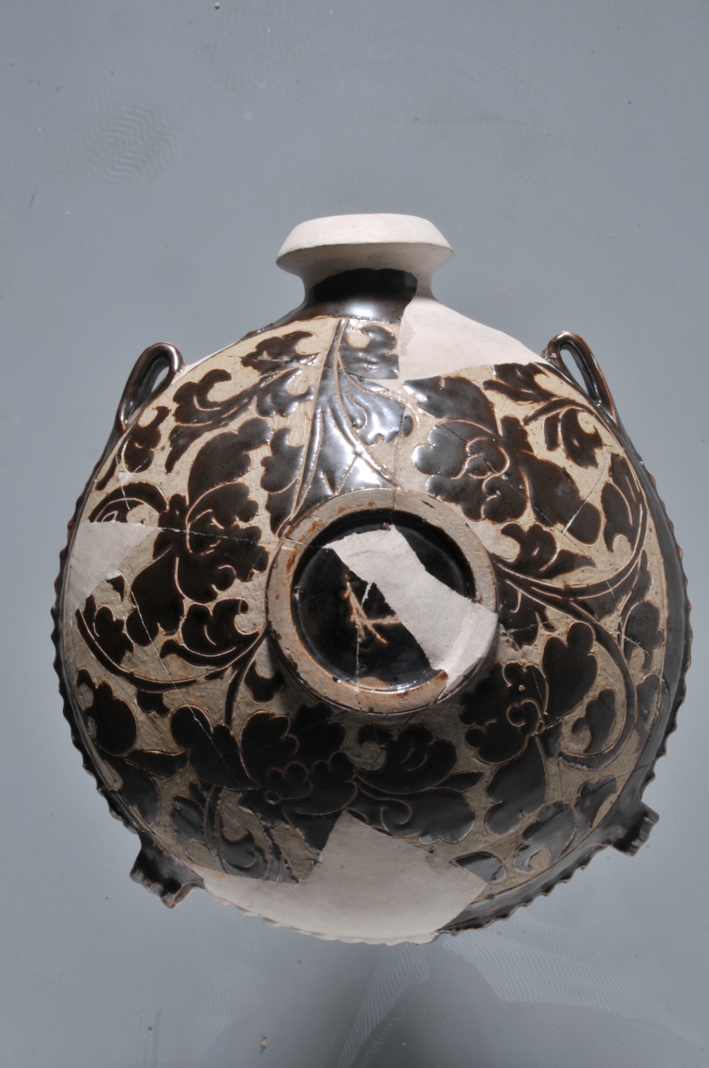 黑釉剔刻花四系扁壶 宁夏博物馆 藏 （一级文物）